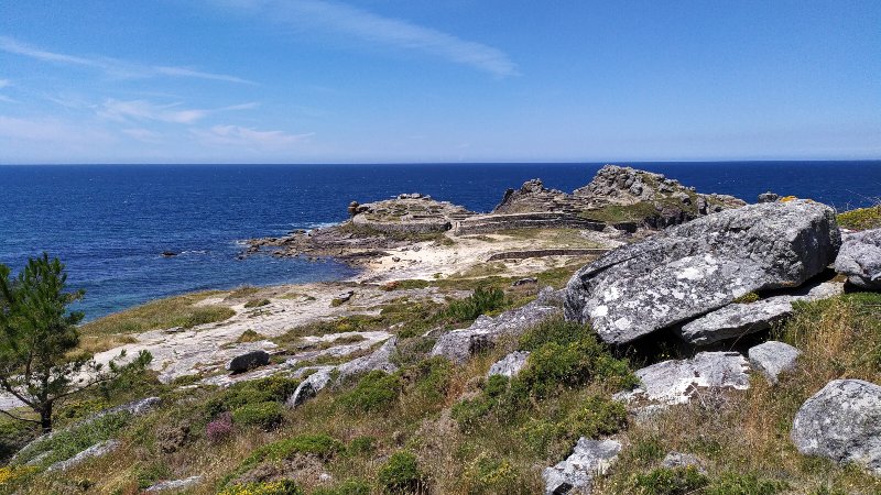 Eén van de castros in Galicië aan zee in Porto do Son
